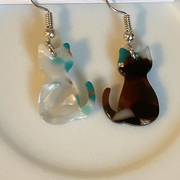 ‼️💲3 SALE‼️ Beautiful vintage inspired cat earrings! - Picture 5 of 7